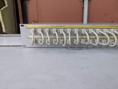 2HE Seriell RS232 Steuerung 36 Wege Patchpanel mit 16 Patchkabeln