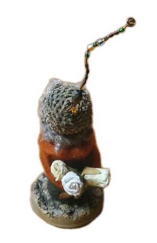 Handgefilzt Wald Wichtel Elfe Mann Ornament versteckt Blumen auf Rücken Eichel Hut - Bild 4 von 7