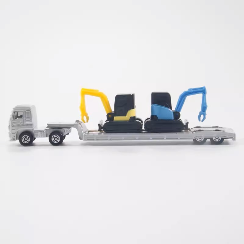 Takara Tomy Tomica 142 ISUZU GIGA HEAVY CONSTRUCTION MACHINERY