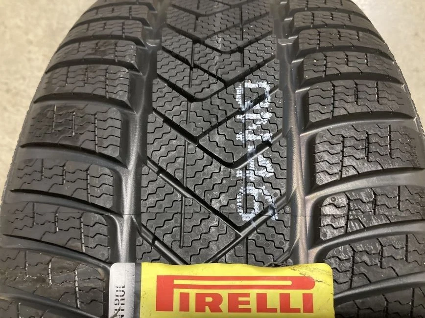 2x Winterreifen Pirelli Winter Sottozero 3 MO 275/40 R18 103V Jahrgang 2023 - Bild 3 von 3