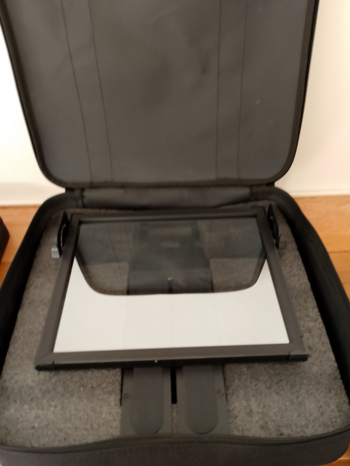 Glide Gear TMP100 Adjustable iPad/ Tablet/ Smartphone Teleprompter Beam