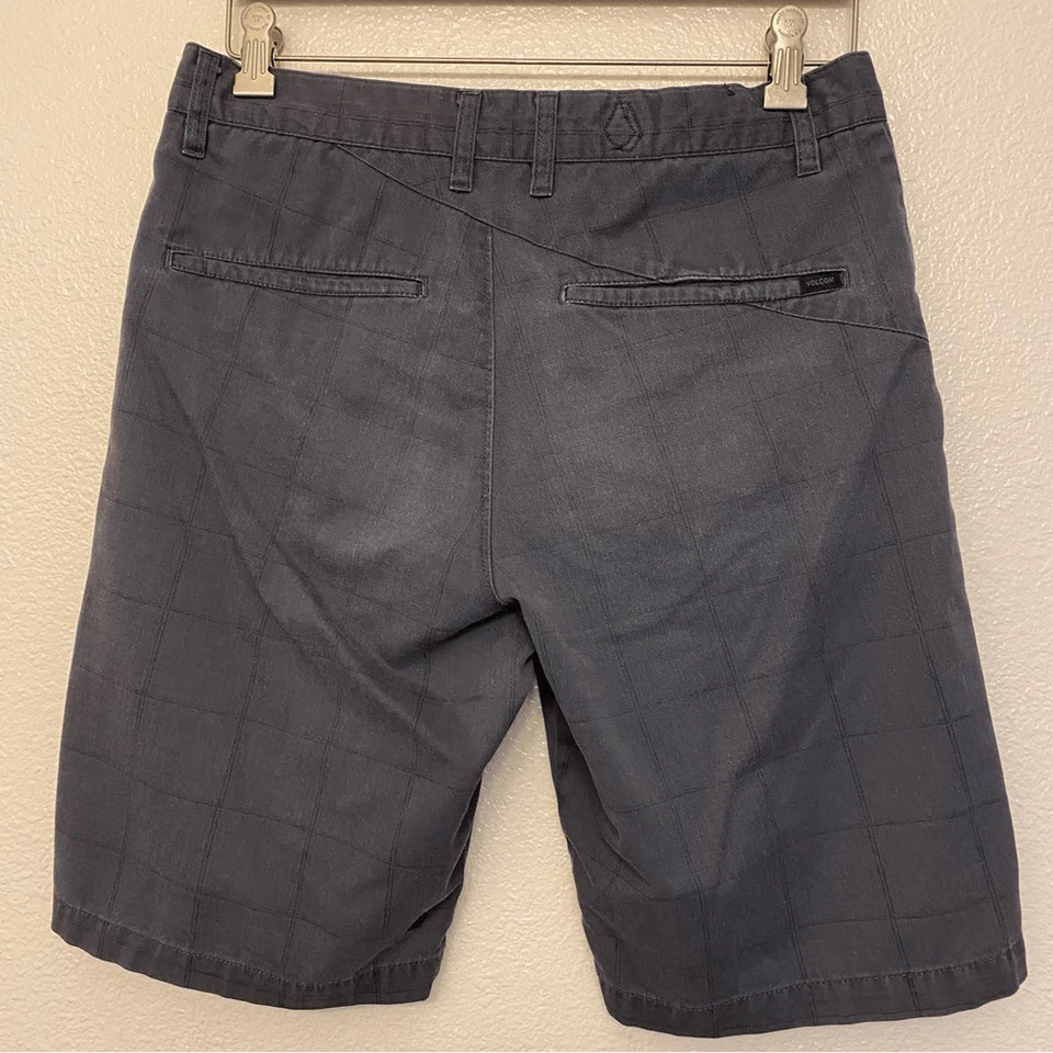 VOLCOM Corpo class the leisure side every day board skater Shorts worn in -30 - Image 2 of 4