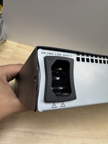 Dell KVM 1082DS 8 Port Remote Console Switch - Picture 8 of 11