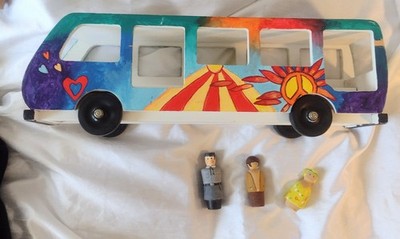 Unique Creative Play Things Wood Hippie Buss With 3 Peg Characters 25.5 X 9 X 6