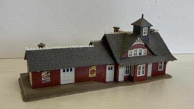Pola Spur N American Railroad Personen- & Güterbahnhof Bausatz gebautes Gebäude