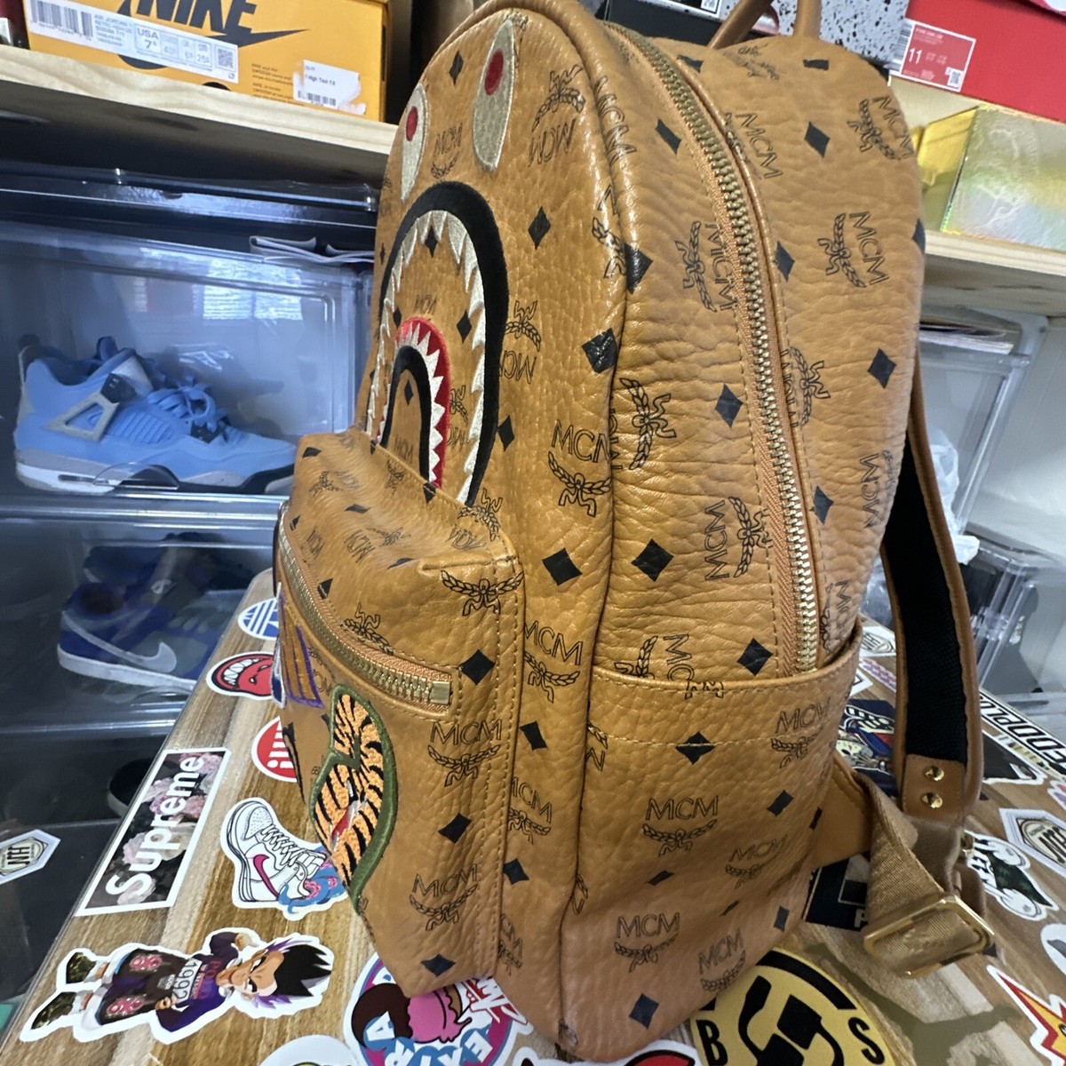 人気コラボ⭐︎BAPE x MCM⭐︎ Shark Stark Backpack MCM x BAPE Shark Stark Backpack Visetos Cognac – Hype Vault