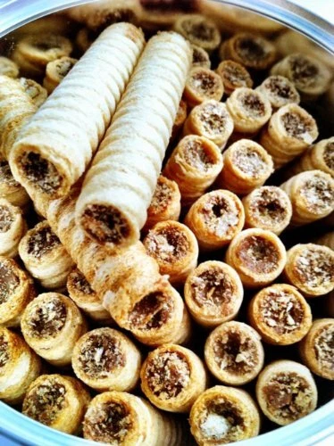 Pirulin Wafer Filled with Hazelnut and Chocolate (3 Pack/300 gr) - Picture 2 of 3