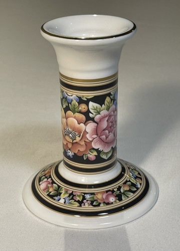 Vintage Wedgwood candlestick holder Set Of 2 Excellent Condition - Picture 5 of 9