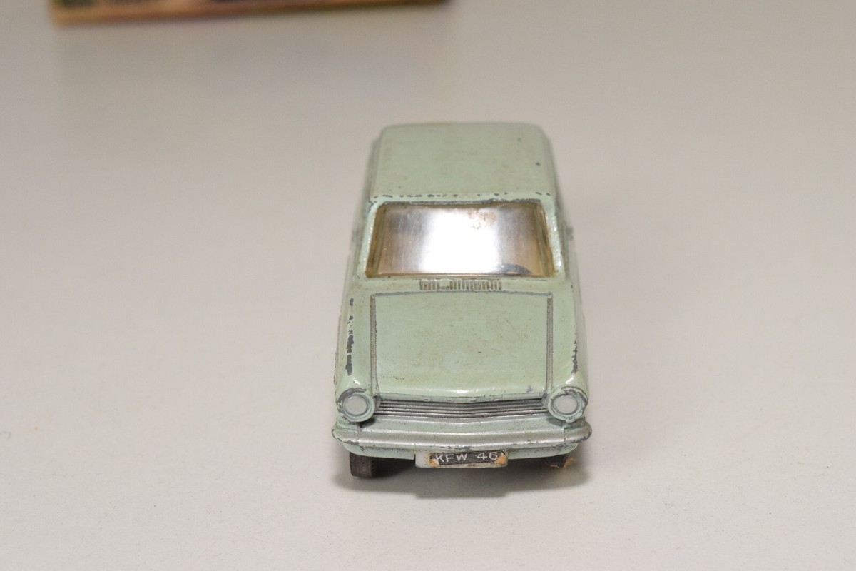 DINKY TOYS ATLAS 540 OPEL KADETT Variante plancher - Collection