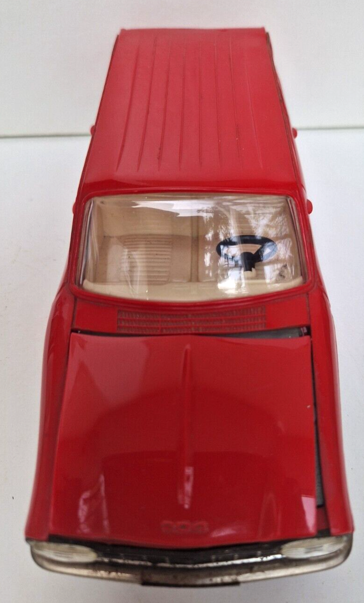 JOUSTRA ÉPAVE PEUGEOT 204 break à friction 1/18 jouet ancien EUR 19,99 - FR