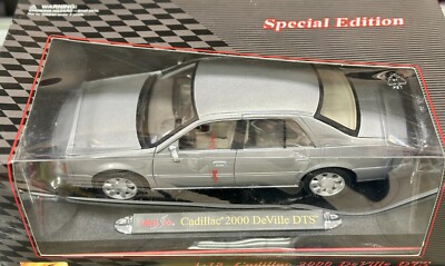 MaistoCadillac 2000 Deville DTS Touring Sedan 1/18 Scale Diecast