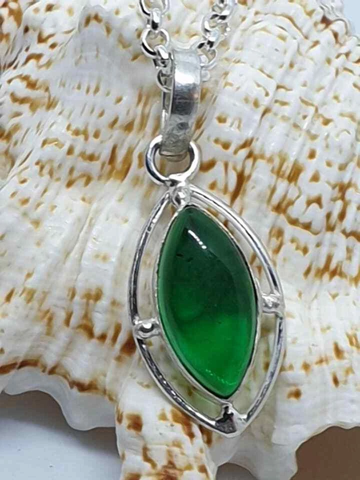 1940s Vintage Style Green Peridot Silver Plated Pendant Necklace 20" Chain - Image 2 of 3