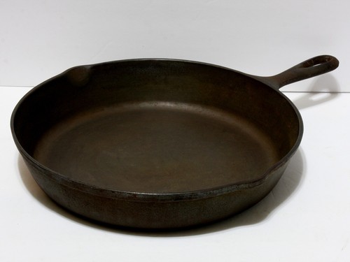 Lodge SK Cast Iron Skillet #10 D1 3 Notch Heat Ring Made In USA Vintage BIG