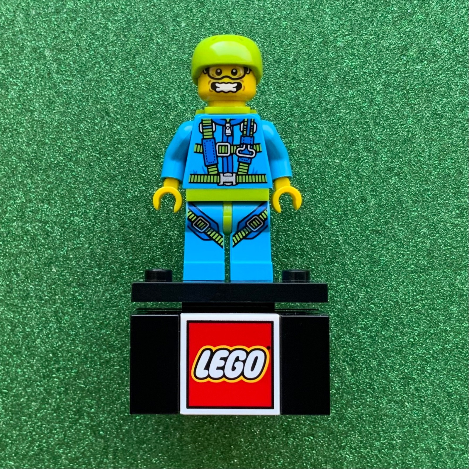 Genuine Lego Skydiver Minifigure (CMF - Used - Series 10 - COL150)
