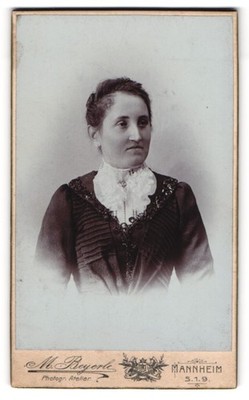 Photograph Max Beyerle, Mannheim, Breitenstrasse, young lady in embroidered dress 