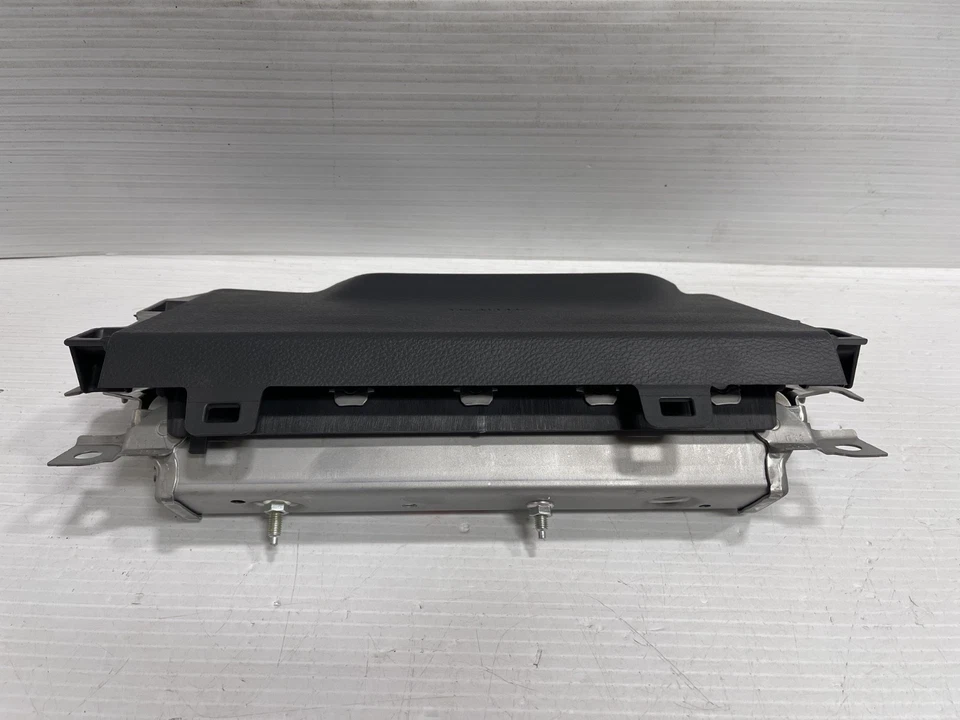 ✅ 2021-2023 TOYOTA SIENNA STEERING WHEEL AND DRIVER KNEE AIRBAG OEM✅ - Image 2 of 4