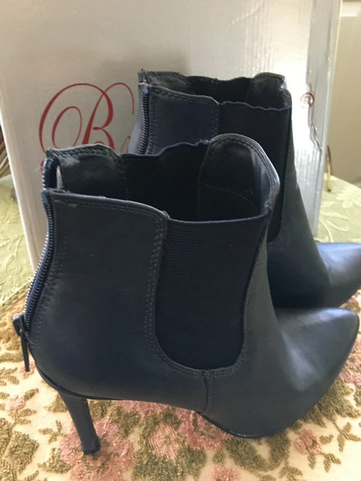 BRECKELLE'S LADIES SIZE 8M BLUE ANKLE HIGH BOOTS - Image 2 of 4