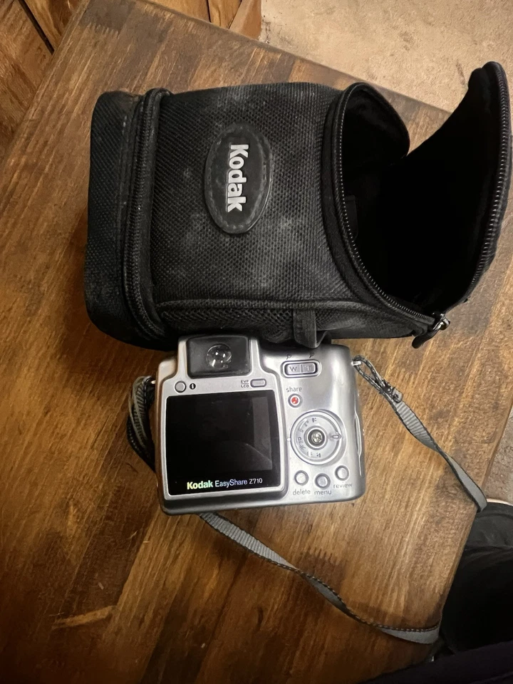 Kodak EasyShare Z612 6.1MP Digital Camera - Silver - Image 2 of 2