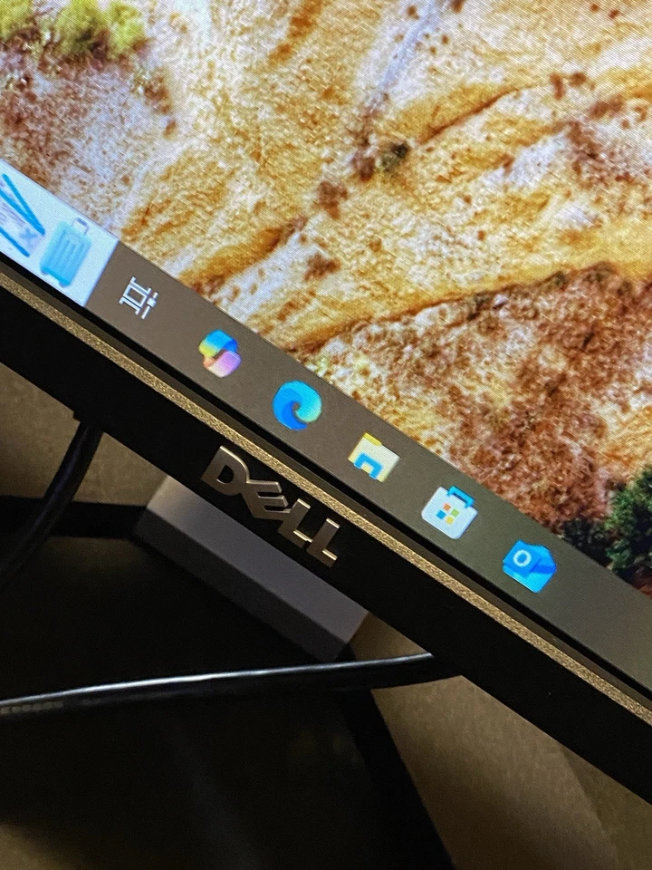 Dell LCD Monitor - Image 2 of 4