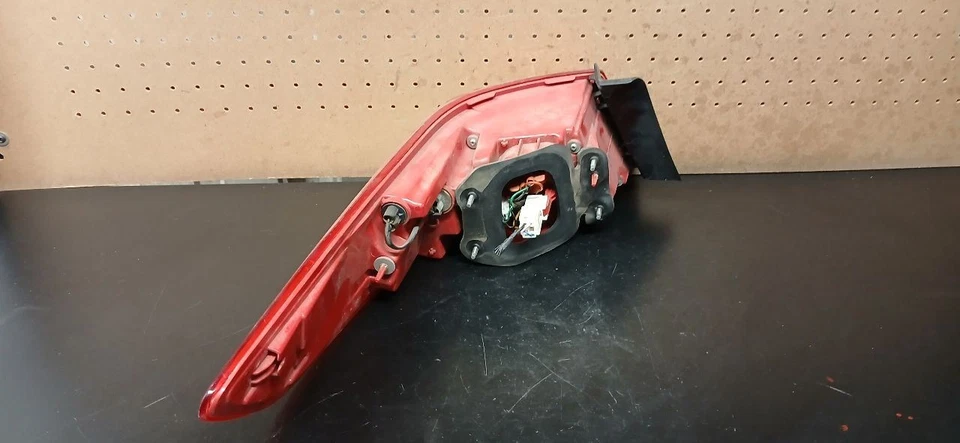 16 17 18 19 20 KIA OPTIMA REAR RIGHT TAILLIGHT OEM 92402D5000 - Image 4 of 4