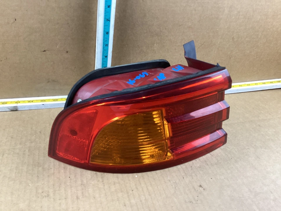 2001-2002 Kia Optima Magentis Left Driver Side Tail Light 924113C020 OEM - Image 2 of 4