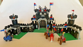 LEGO Castle: Black Monarch's Castle (6085)