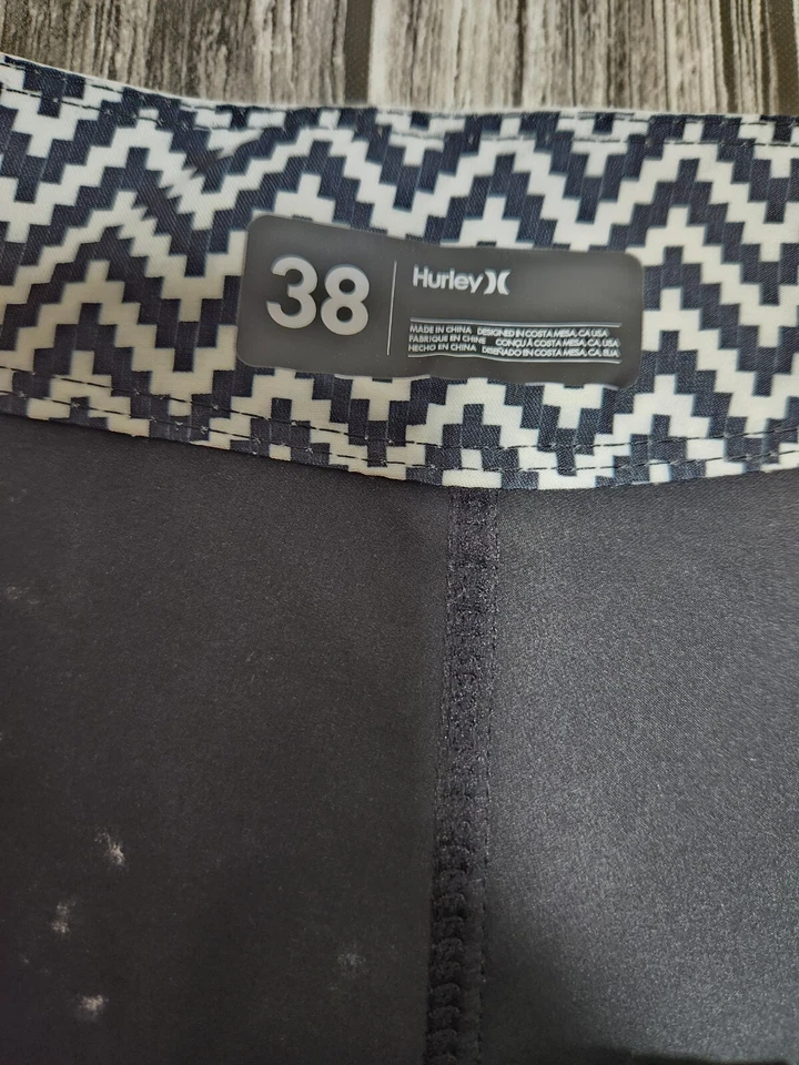Bañador corto Hurley para hombre talla 38 blanco y negro usado en excelente estado Foto 3 de 4