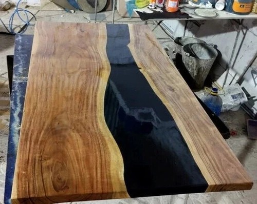 Planche de noyer noir avec époxy de format 9'' x 10''