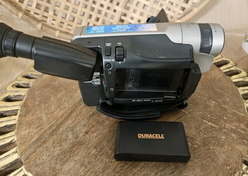 RCA CC6363 Auto Shot Camcorder Handycam w/oCharger (WithBATTERY) Not Tested - Picture 6 of 10