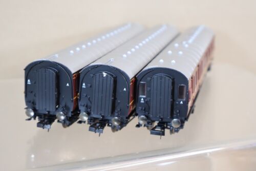 HORNBY R2907 RÂTEAU de 3 JOURS de ROUGE et OR LMS COURONNEMENT SCOT COACH SET om - Photo 4 sur 8
