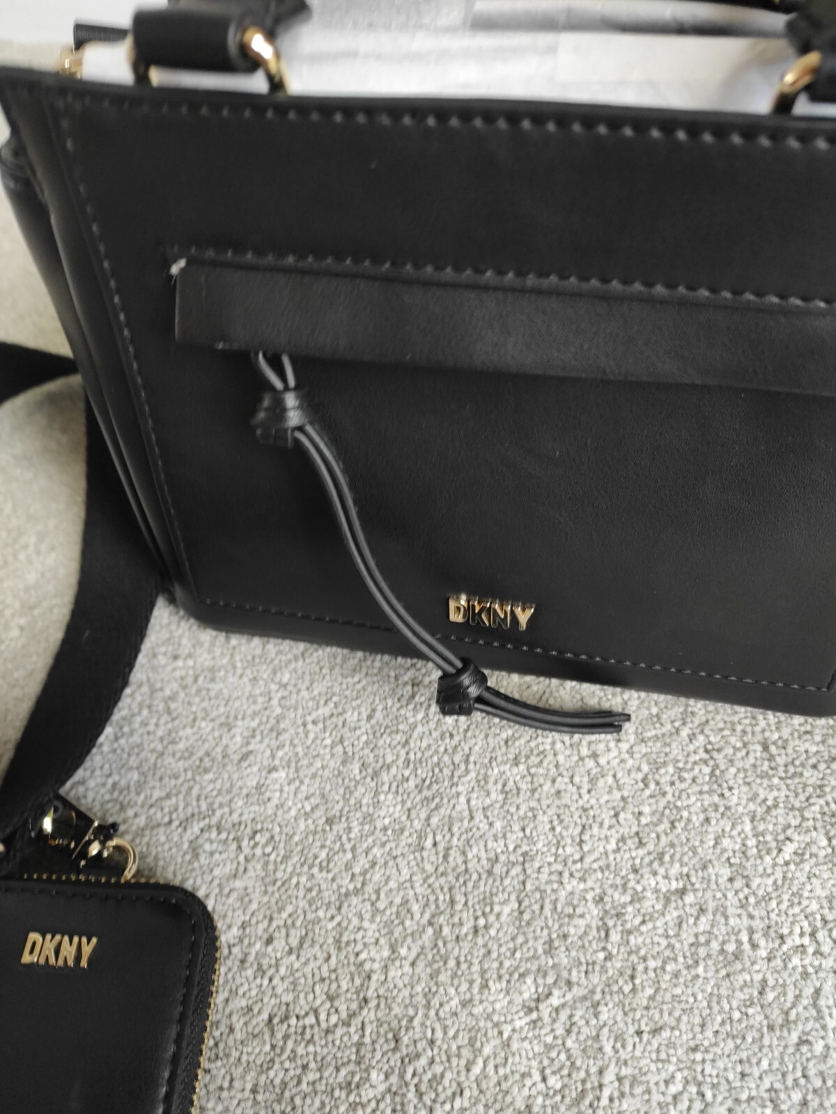 Dkny 🗽 Black Cambridge Mini Satch Bag , Air pod Holder Bnwt Rrp$178 image 2