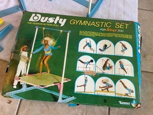 VINTAGE KENNER DUSTY DOLL 1974 ACCESSORY GYMNASTICS SPORTS SET - SEE PHOTOS