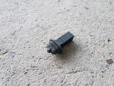 BMW 3er E90 E91 LCI Anschlagpuffer mit Auswerfer Tankklappe 8228939