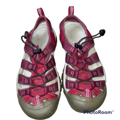 Keen Newport H2 sandals in a burgundy or red colorway Keen Newport H2 Maroon Red Waterproof Hiking Shoes Outdoor  main image 2