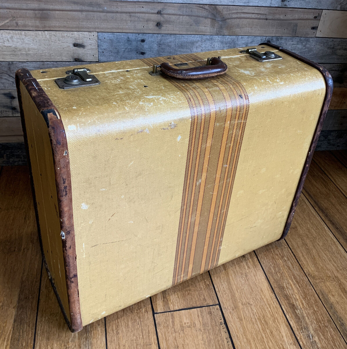 Vintage 1940's Suitcase 21” Travelure by Mendel Tweed Stripe Vintage 1940's Suitcase 21” Travelure by Mendel Tweed Stripe