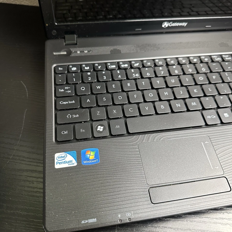 Laptop Packard Bell 15,6 pulgadas PEW91 6 GB Intel I3 2,40 Gz sin probar Foto 3 de 4