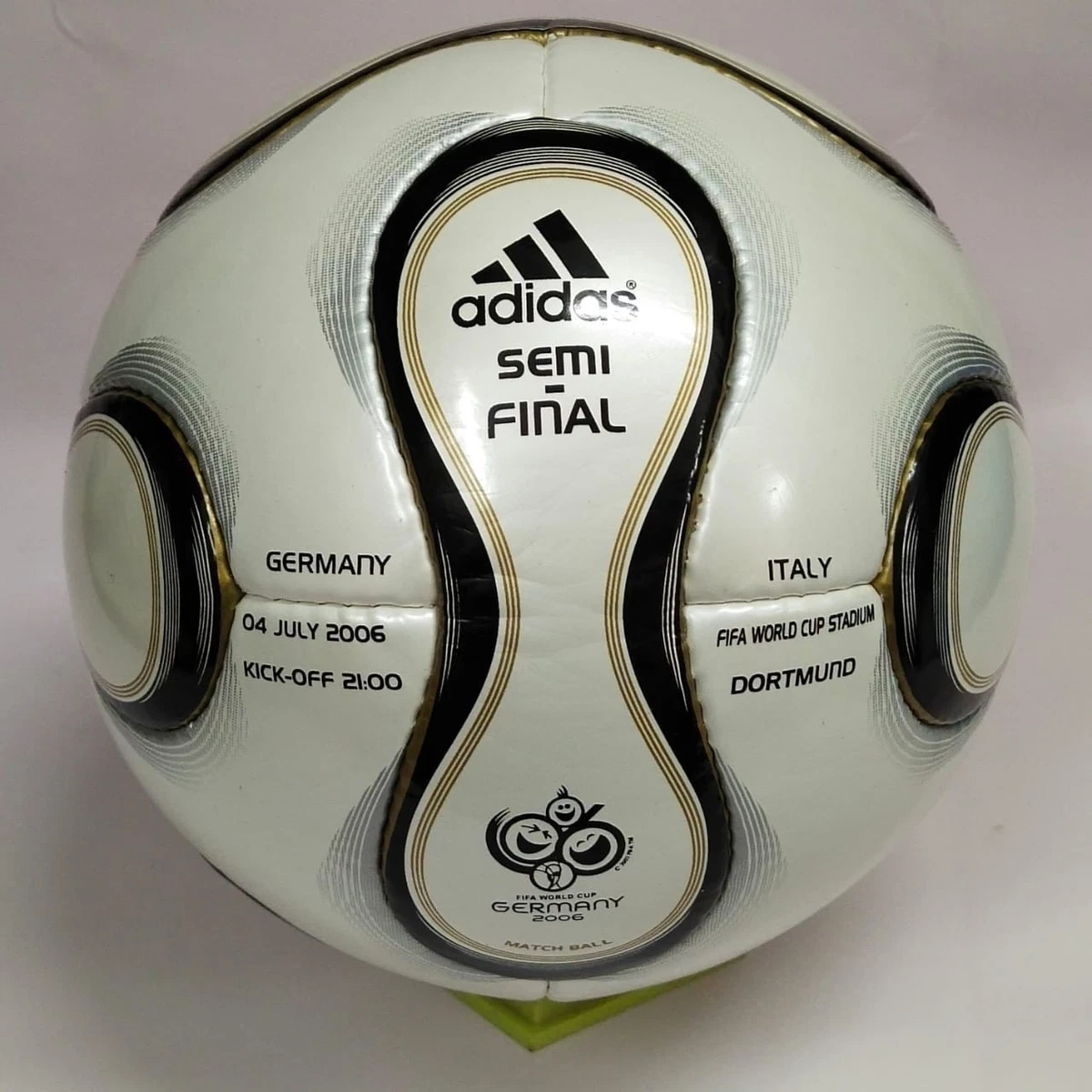 Preços baixos em Bola Adidas 2006 | eBay