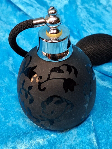 Matte Black Perfume Bottle Pyramid W/ Atomizer Frosted Glass 4.5" H - Afbeelding 2 van 8