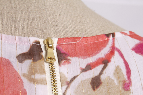 Camiseta sin mangas Chaus talla 16 oro rosa floral de gasa, en capas, cuello redondo, cremallera trasera - Imagen 7 de 11