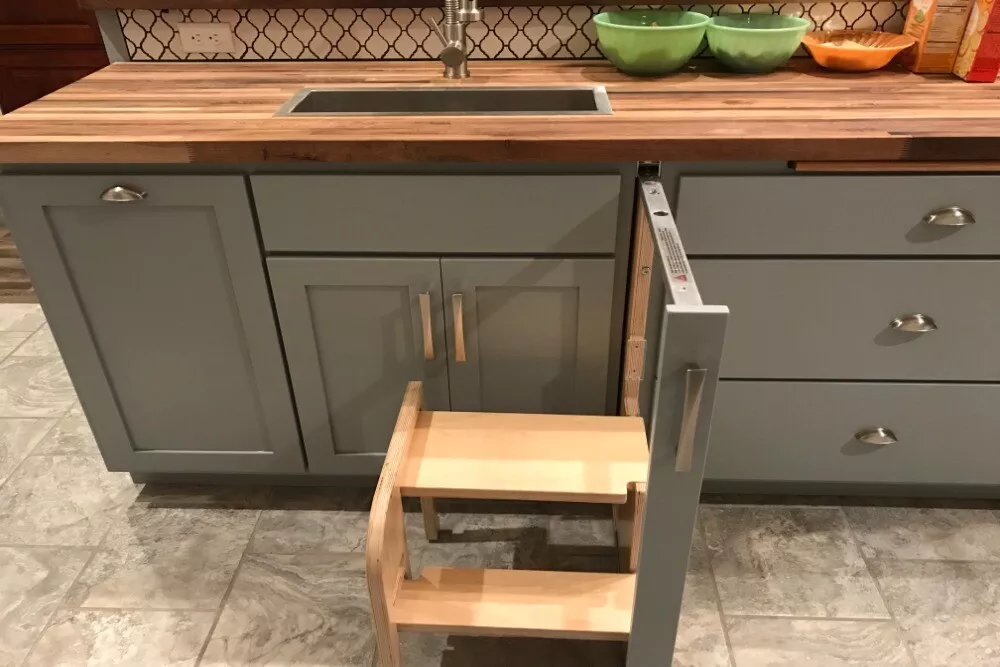 Step 180 store cabinet step stool