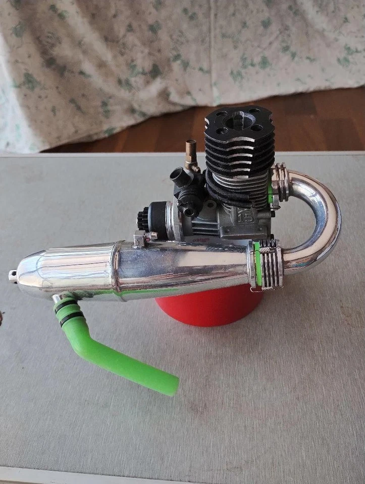 Novarossi 15-Class RC Car Engine - Silver & Black - High Performance - Used - Image 2 of 4