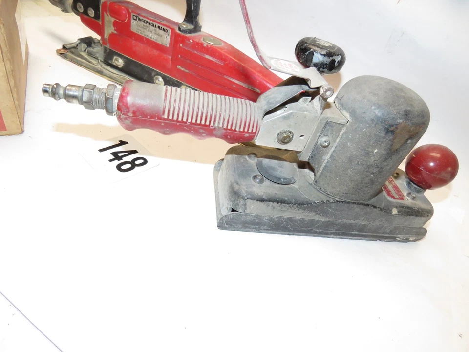 Body Shop Bundle (2)Straight Line Sanders & 2 Air Regulators National Detroit - Image 4 of 4