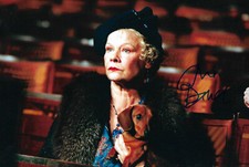 Judi Dench Autogramm signed 20x30 cm Bild