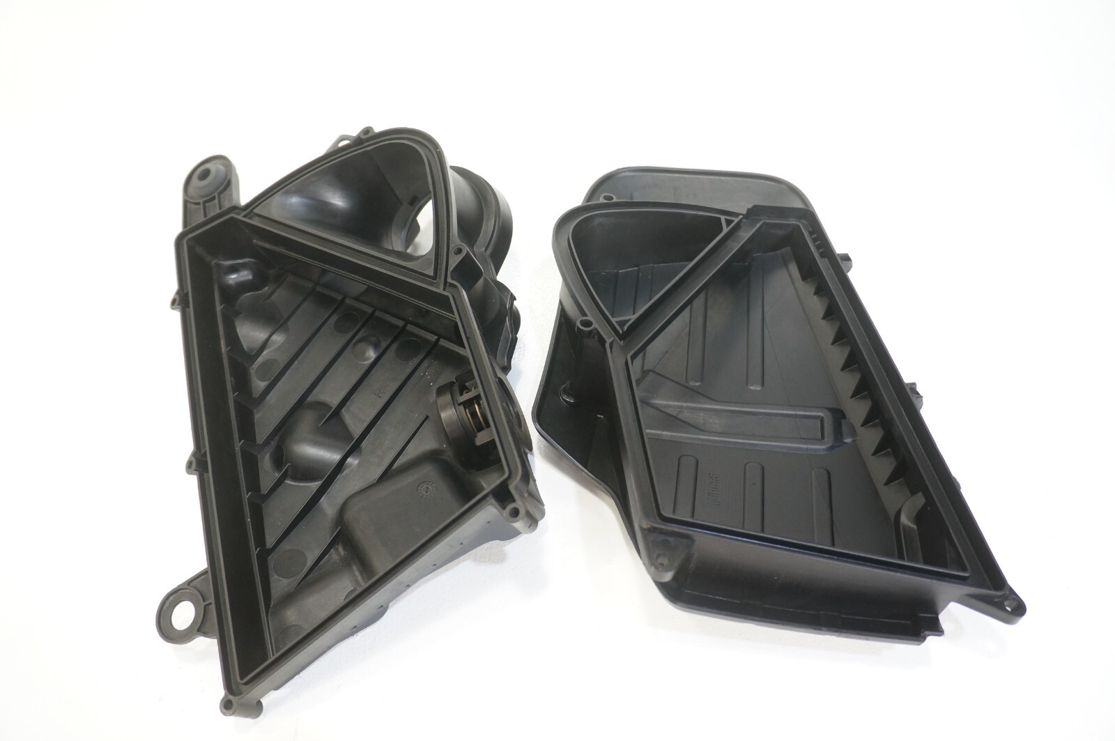 Bentley Flying Spur GT GTC 6.0L W12 Right Passenger Side Air Intake Cleaner Box