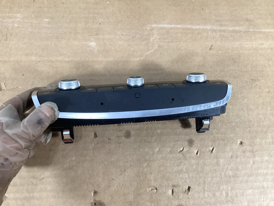 Оригинальный двухзонный климатический регулятор температуры Audi A3 8V0820043D 2015–2017 годов выпуска. - Изображение 2 из 4