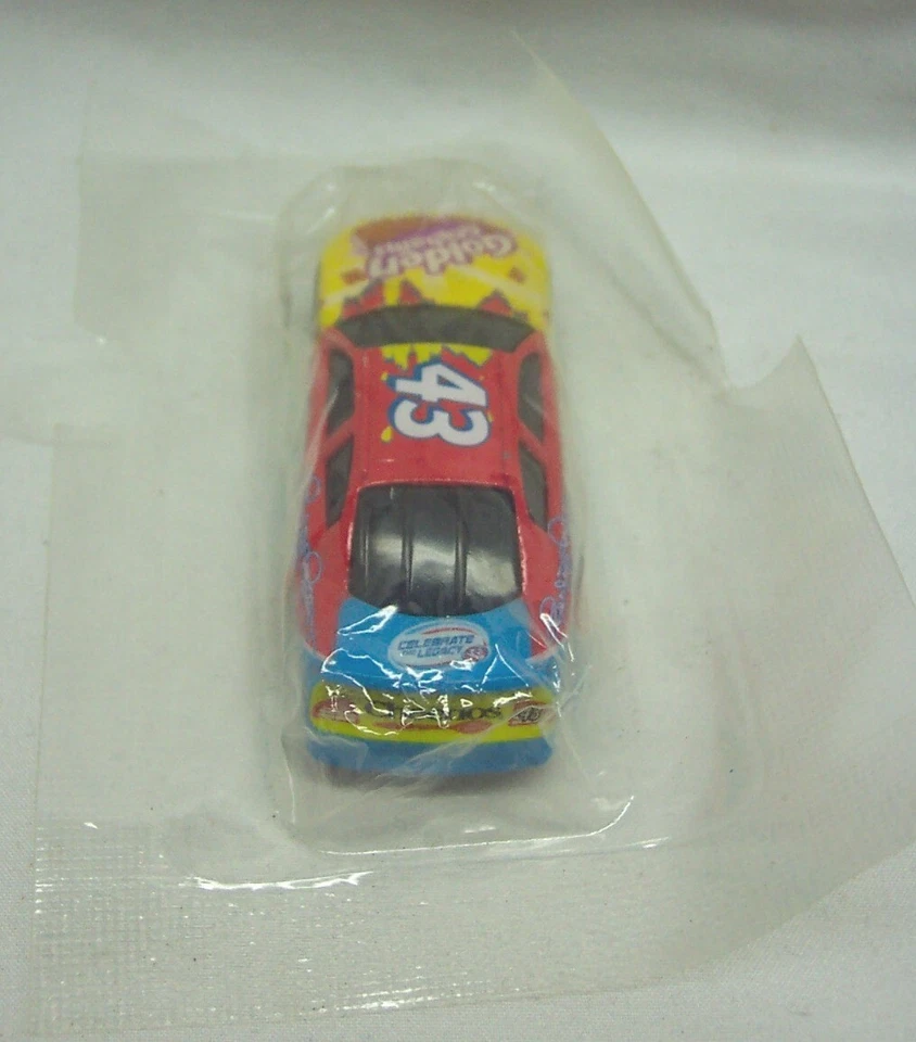Richard Petty Golden Grahams #43 Nascar Hot Wheels coche de carreras juguete 2008 nuevo Foto 3 de 4