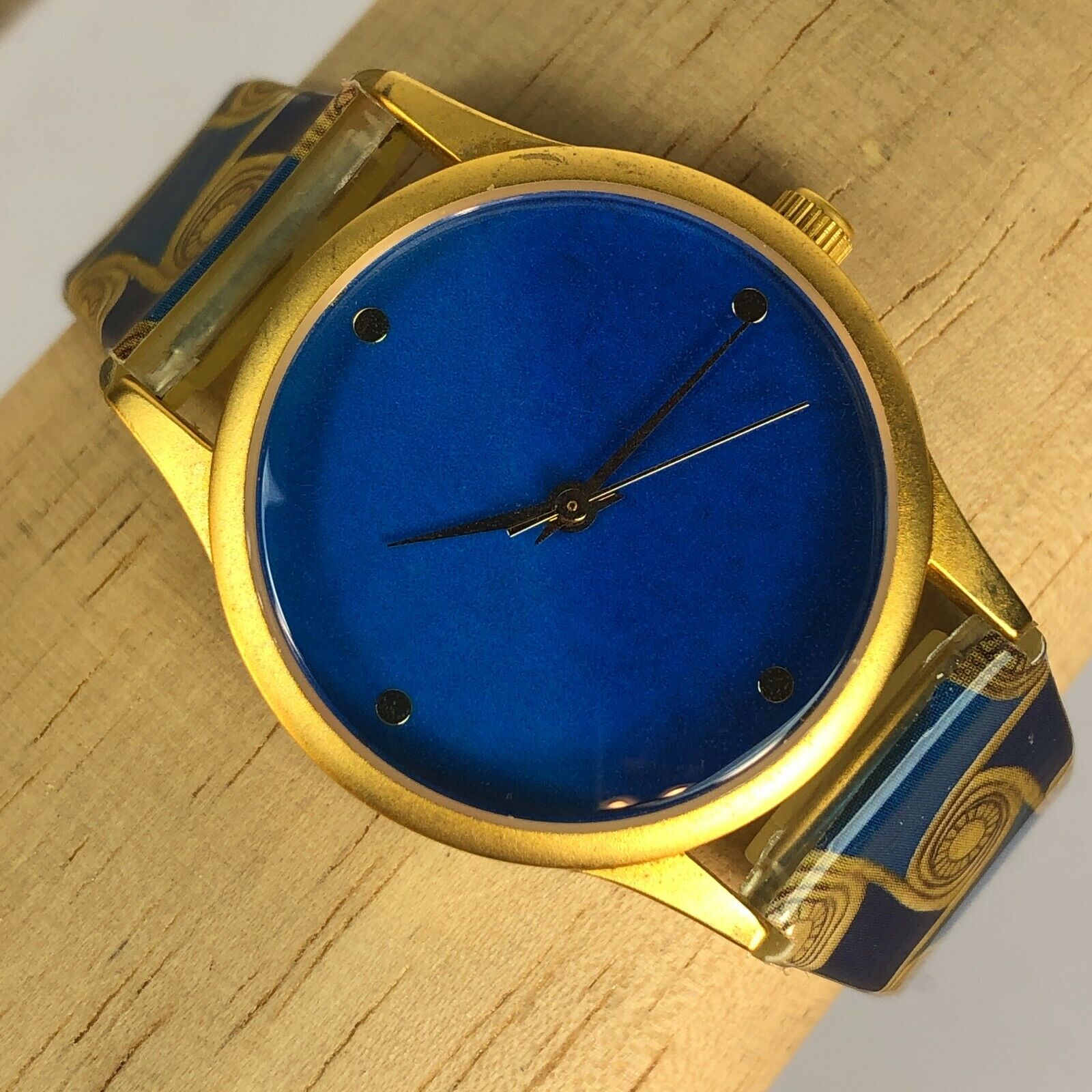 The Metropolitan Museum of Art Womens Blue Dial Resin Band Quartz Watch