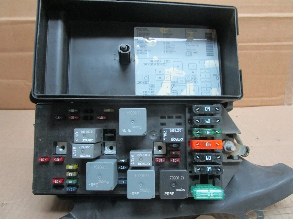 For 2000 2001 Oldsmobile Silhouette Engine Fuse Box Relay Junction Block Panel Foto 2 de 4