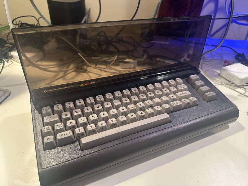 Commodore 16 C16 Vintage Computer 264 Series Working Powers On
