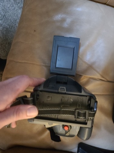 Camcorder Lot JVC Super VHS 25x, Panasonic Palmcorder 150x, Super 8 Em-8000 - Picture 16 of 18